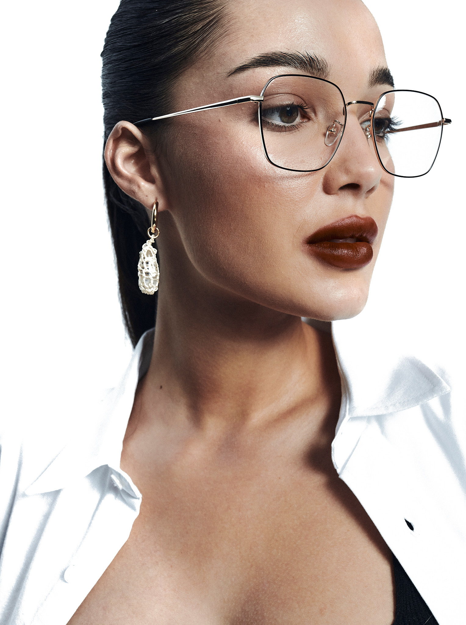 Okulary korekcyjne metalowe Youl Dominika złoto czarne na modelce