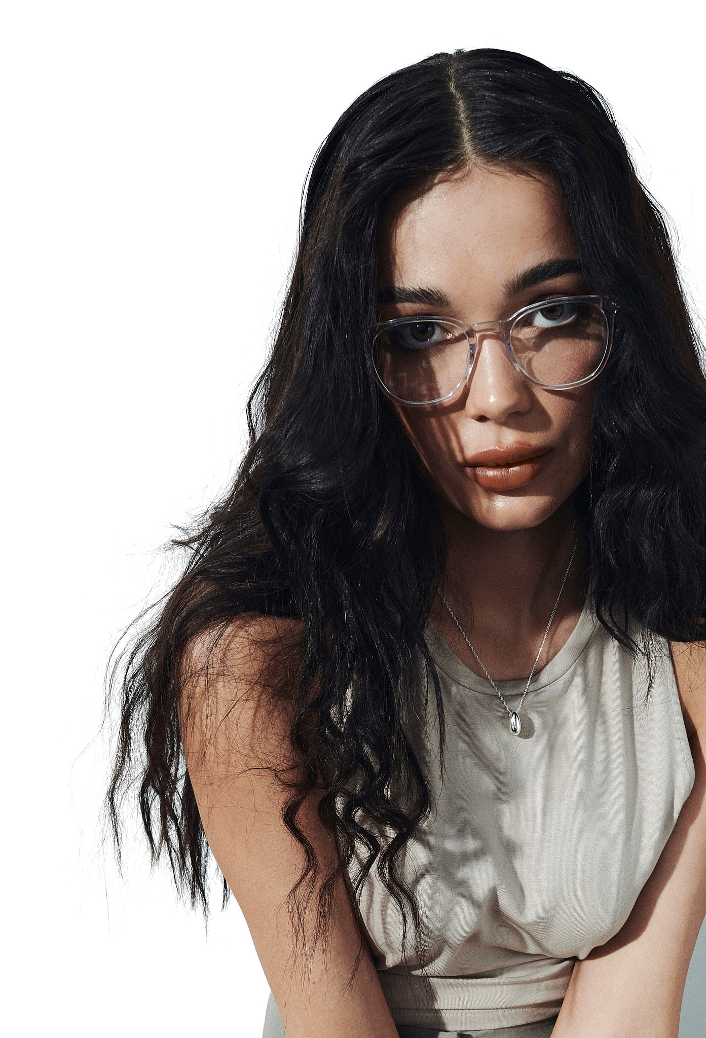 Okrągłe okulary korekcyjne Transparent Youl Samos modelka