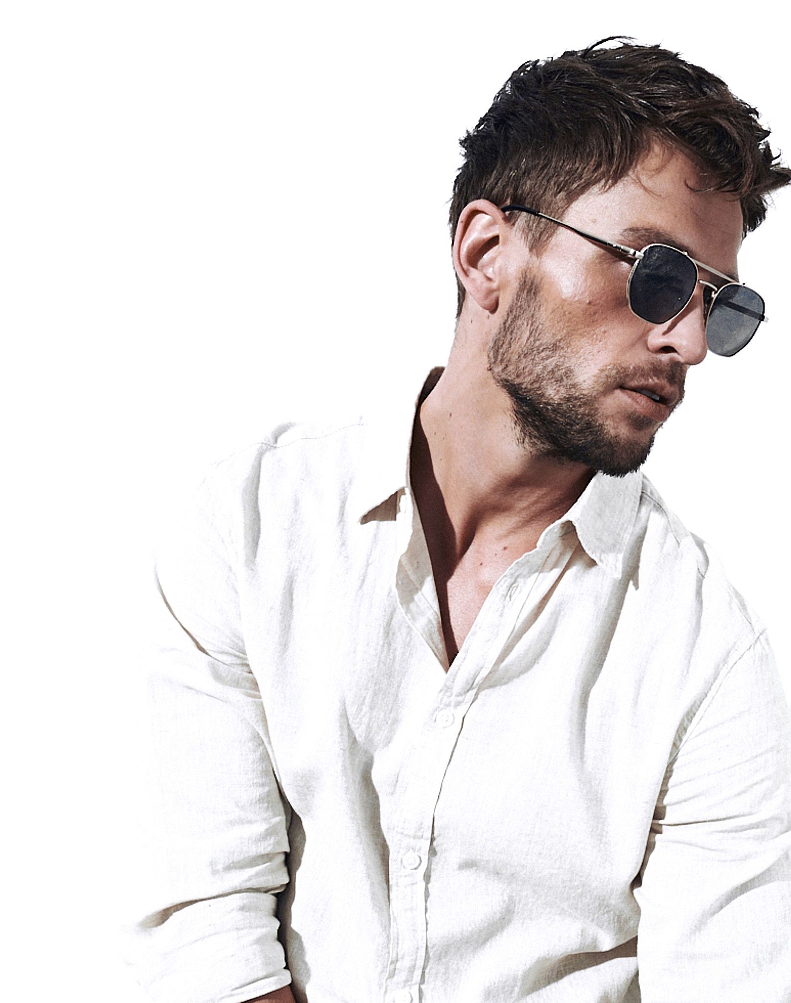 okulary korekcyjne oprawki oprawy przeciwsłoneczne złote metalowe lekkie cienkie awiatory youl etolin na modelu